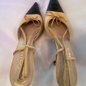 Chanel Classic Two Tone Sling Back w/Kitten Heel ~ Excel. Cond. ~ Size 40